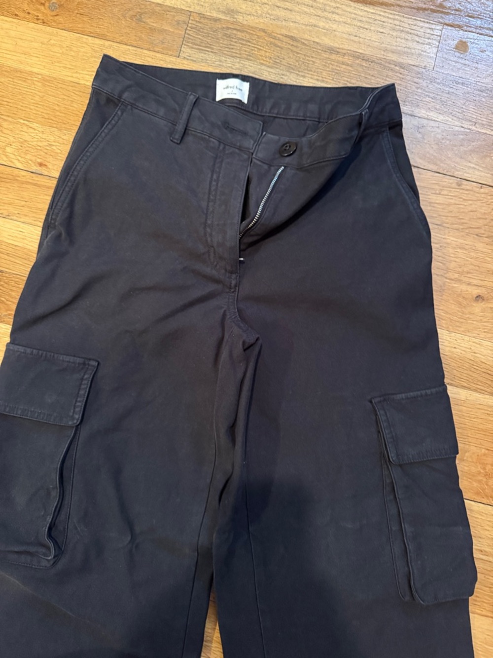 Woman’s Aritizia wildfred sz 2 Black Cargo Pants — Casual Utility Trousers